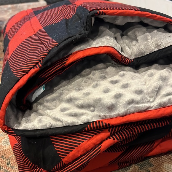 Beddys Cozy Cabin Blanket 60”x80” - Picture 4 of 5